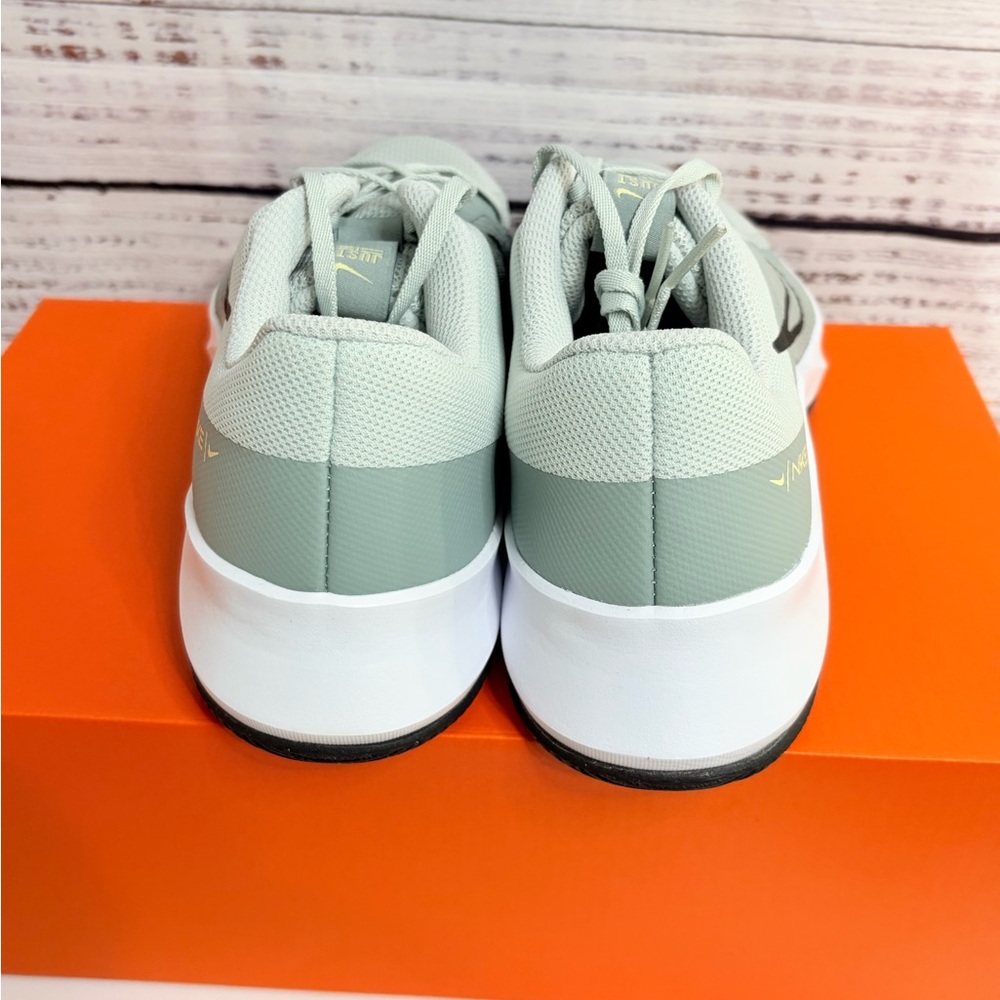 New Nike Women's MC Trainer 2 Mint Green Training Sneakers Running shoes - Picture 3 of 12